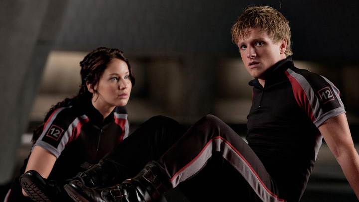 The Hunger Games – Josh Hutcherson and Jennifer Lawrence Sitting